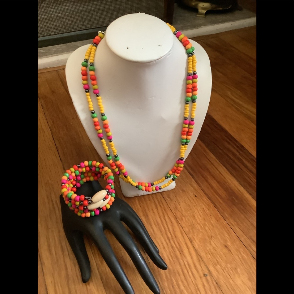Handmade it necklace Memory wire bracelet made of color wood beads